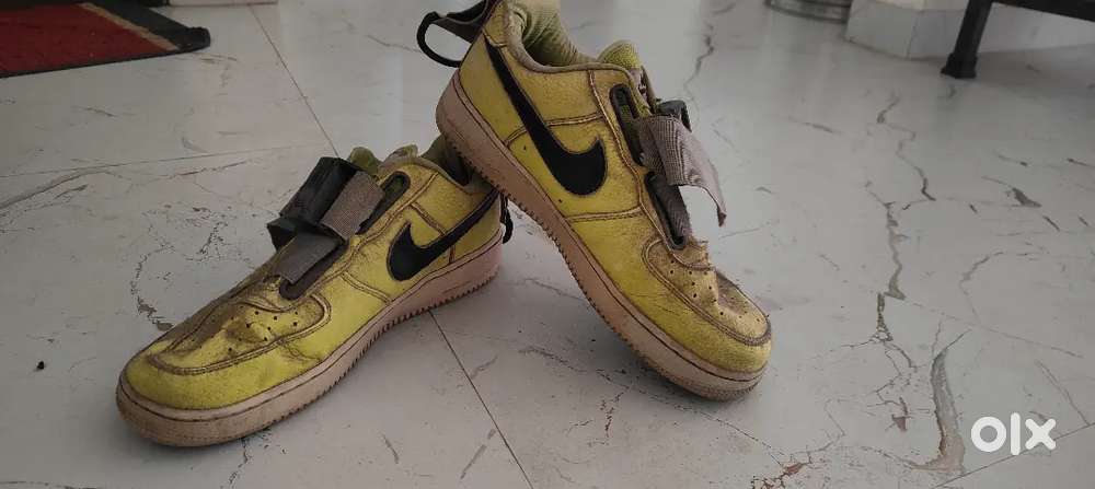 Nike Air Force 1 Low '07 LV8 Yellow Pulse