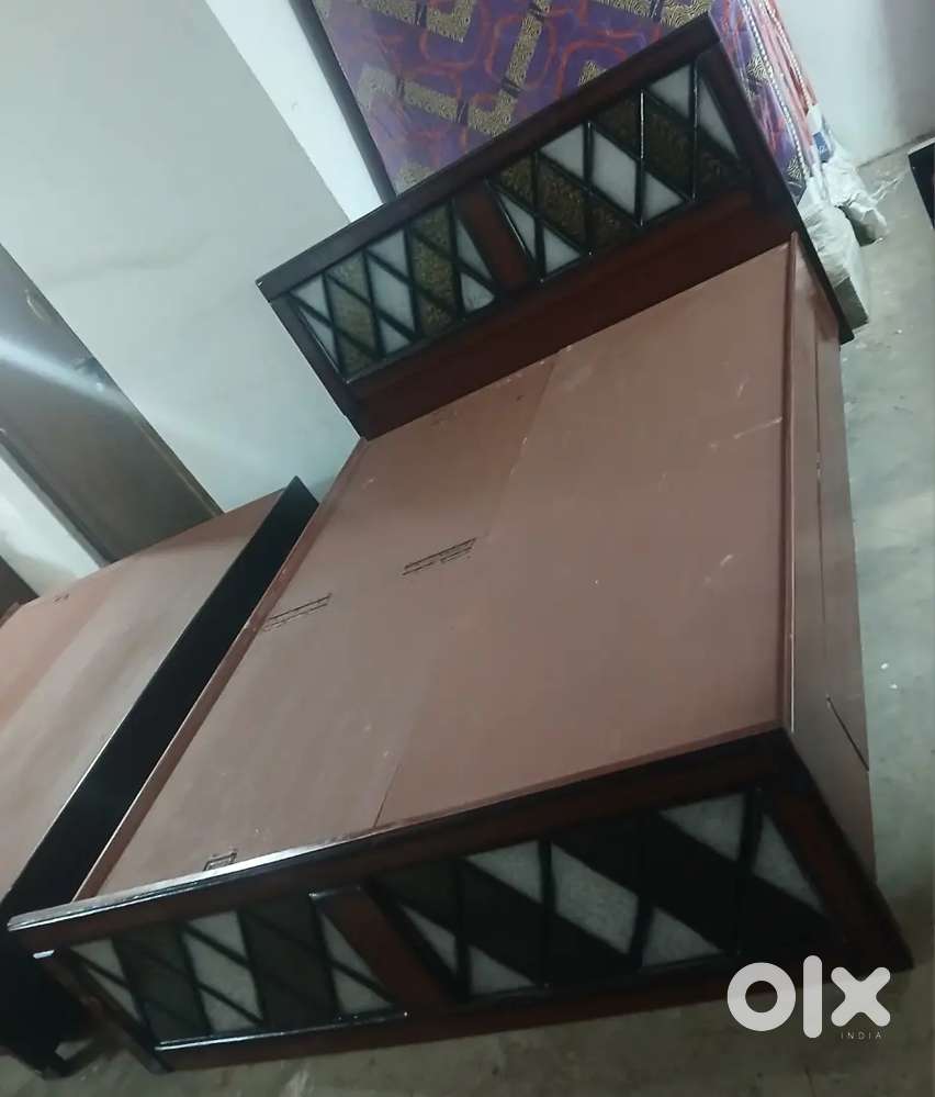 5/6*5 Queen size bed with storage at very affordable price