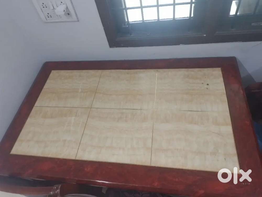 Dininh table