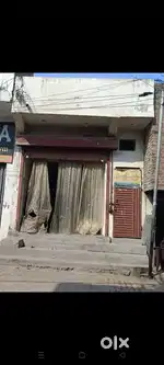 Showroom/shop/godown for rent