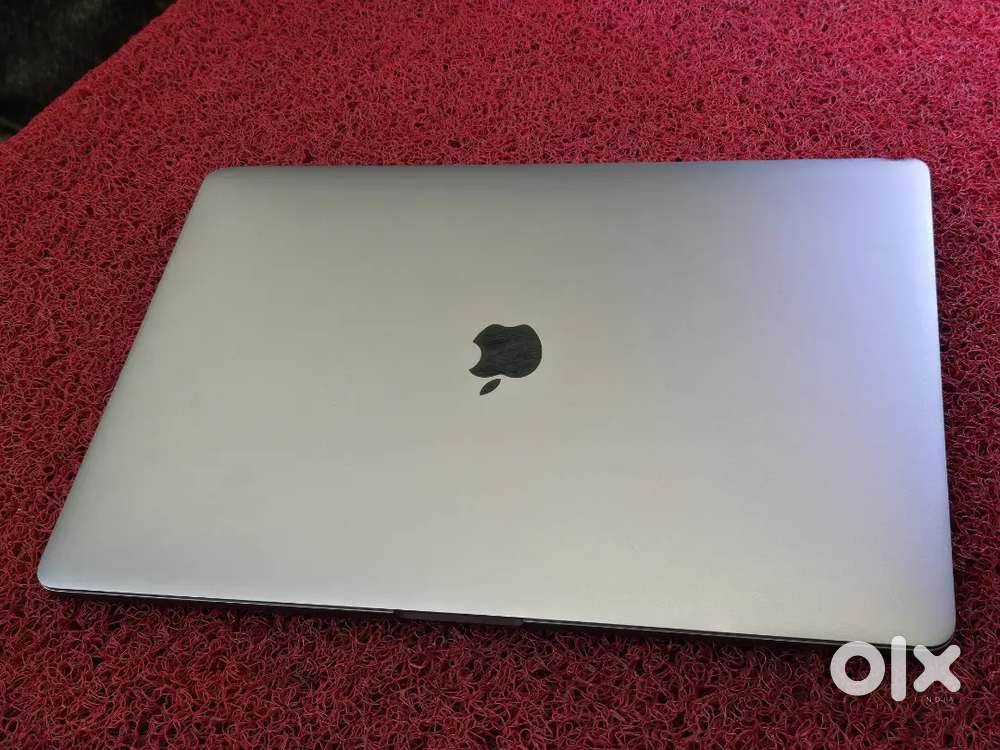 Apple Macbook Pro i9 16gb Ram 512gb SSD 5.5GB Graphics 15inch Touchbar
