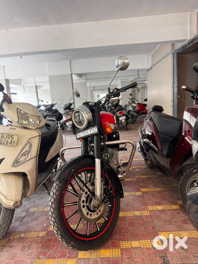 Perfect condition , never went to garage allways service from showroom