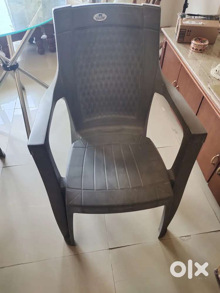 Outdoor glass table with 3 chairs