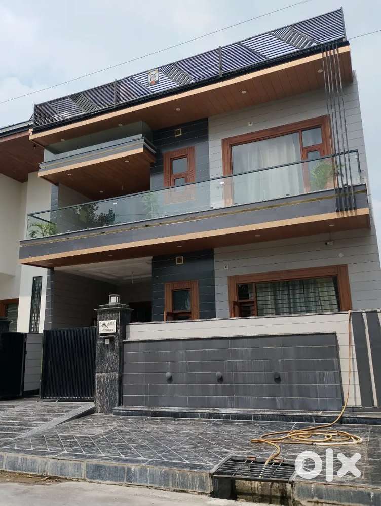 200 gaj house