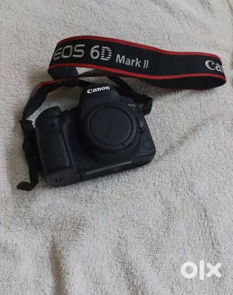 Canon 6D Mark II (body only) in mint condition