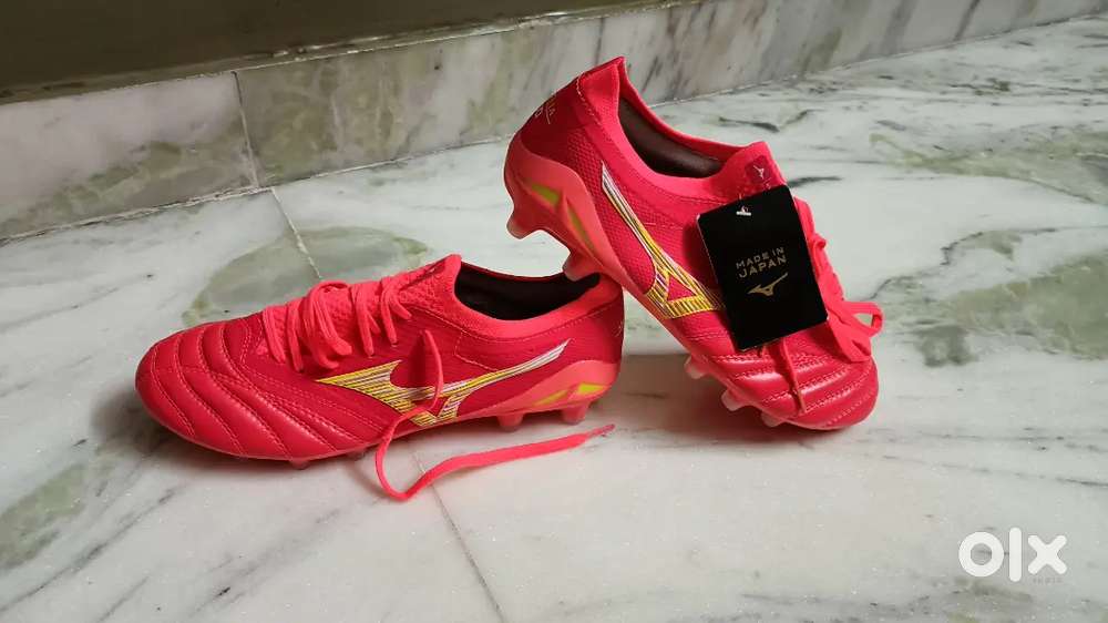 New Mizuno morelia neo football boots