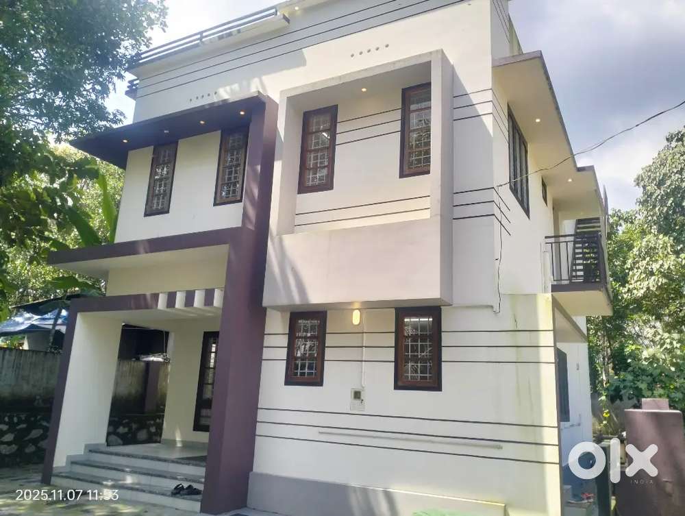 5 cent, 1800 sgft new 4 bed room house for sale thiruvaniyoor nadukuri
