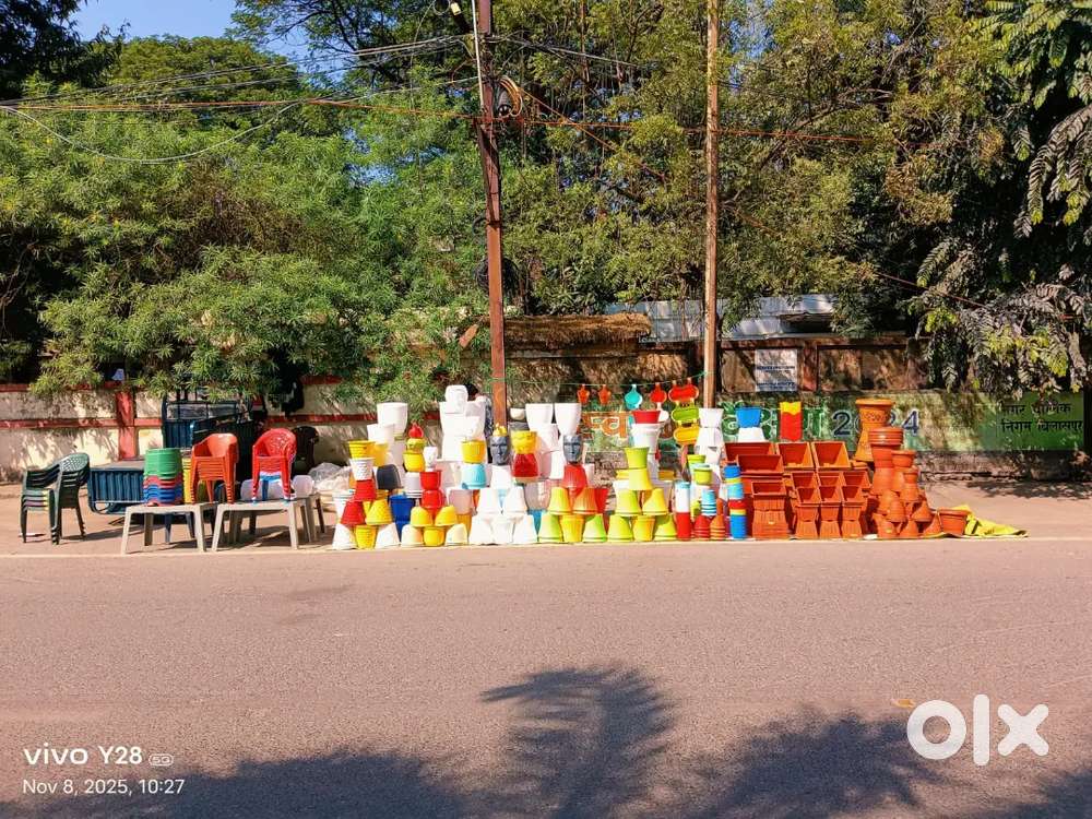 Salesman For Plastic Pots selling.