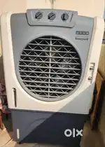 Usha 71 L Desert Air Cooler (Honeywell CL75PM)