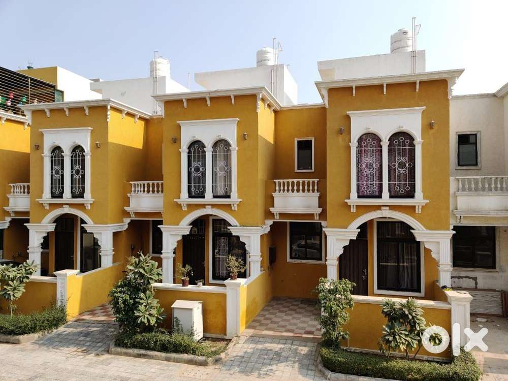 Mahindra sez ke pass main 111.11 Guz ka villa JDA Approved