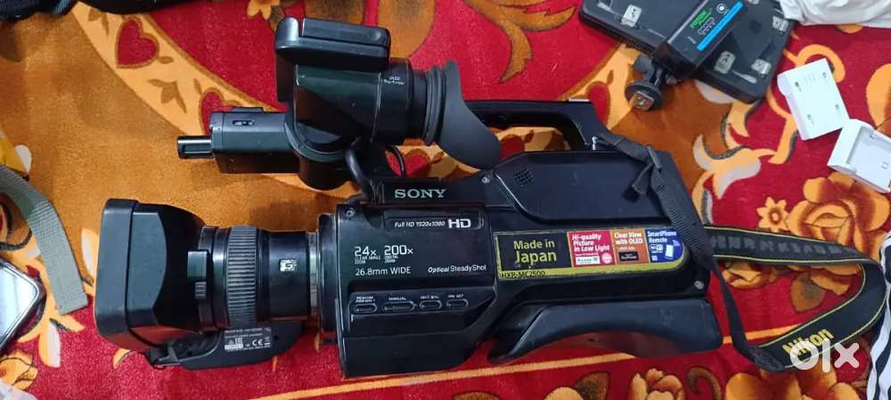 SONI MC 2500 OR DSLR 7000