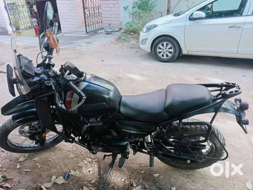 Less used less driven good condition Yezdi Adventure