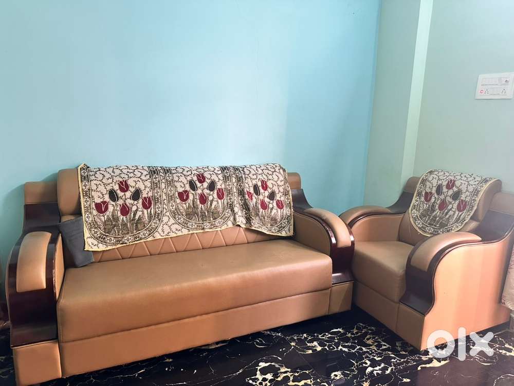 3+1+1 seater less used is available for sale
