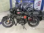 Classic 350 Stealth Black, Available at Ownmoto