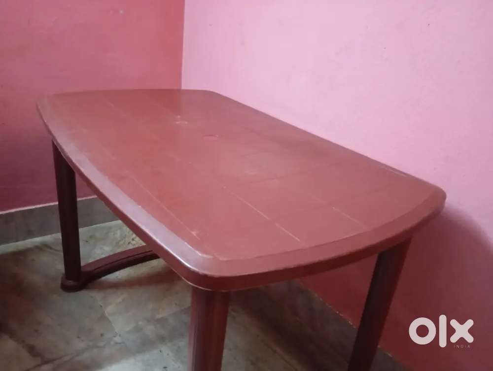 Strong ,durable Supreme dining table fine condition available for sell