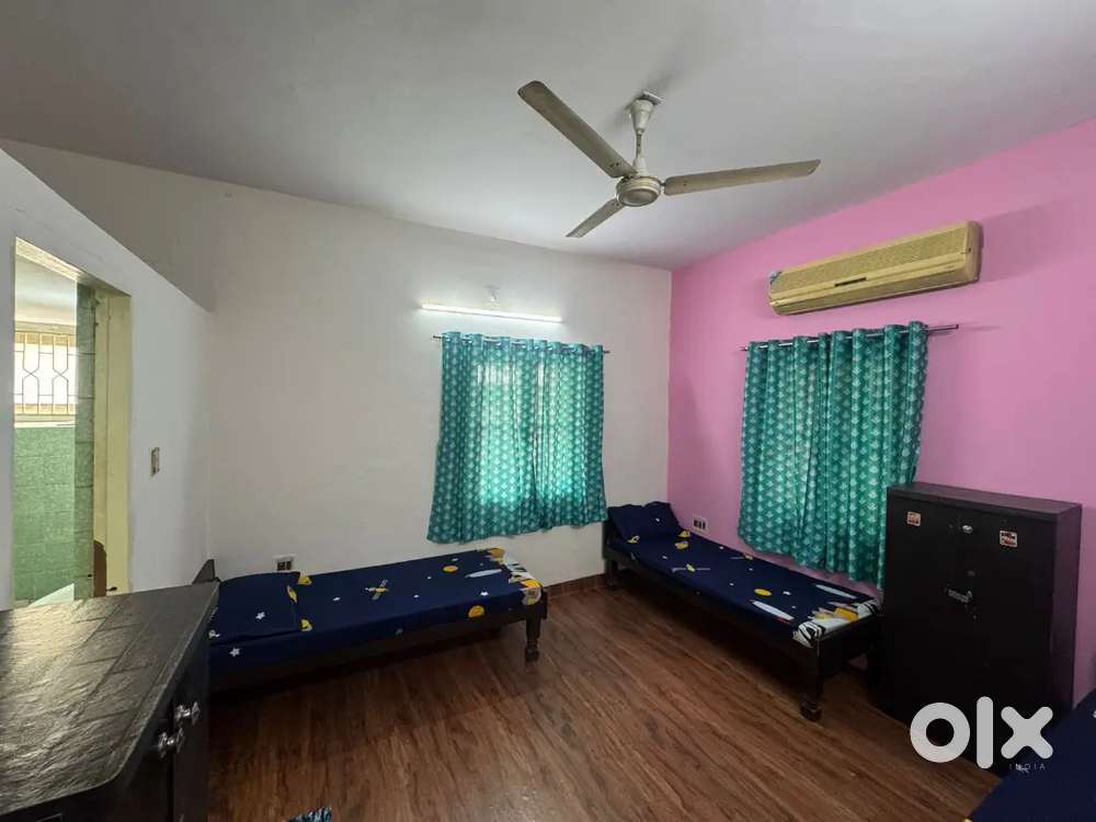 Fully furnished boys and girls pg available with lowest price