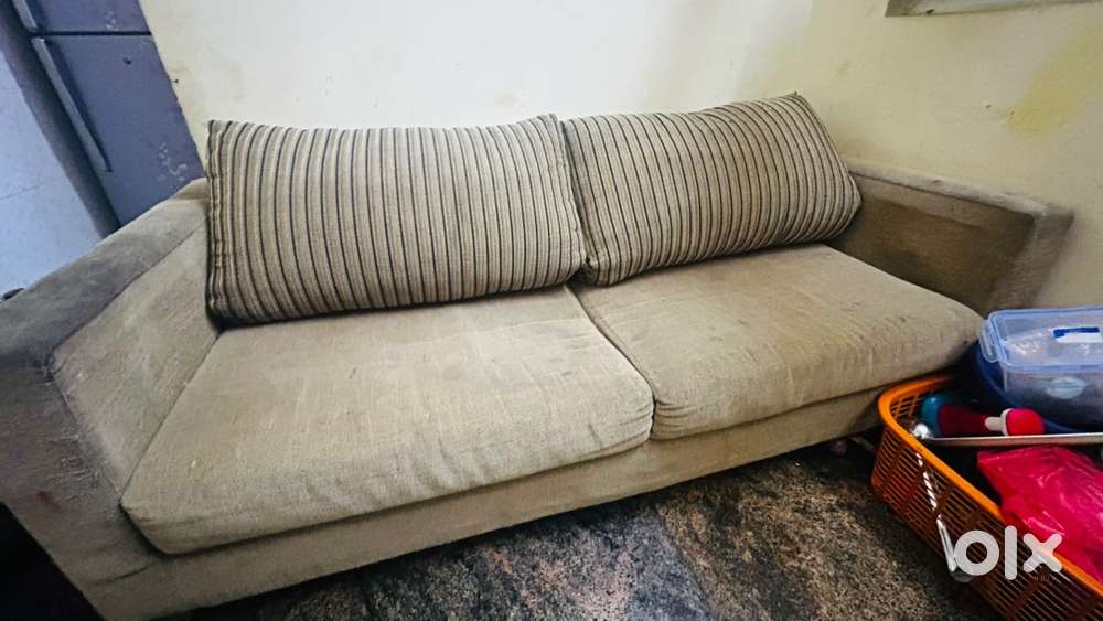 Seeking the good condition sofa throw away price
