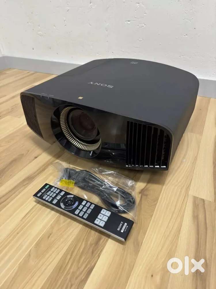 Sony VPLVW695ES 4K Home Theater Projector