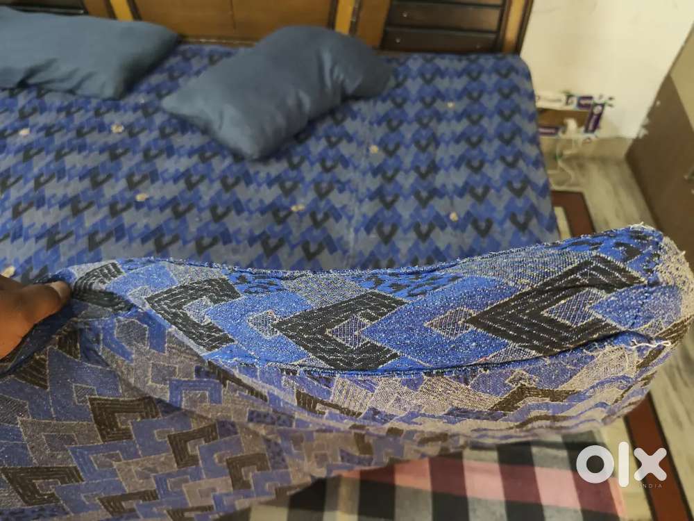 Bed mattress and pillow (Gadda)