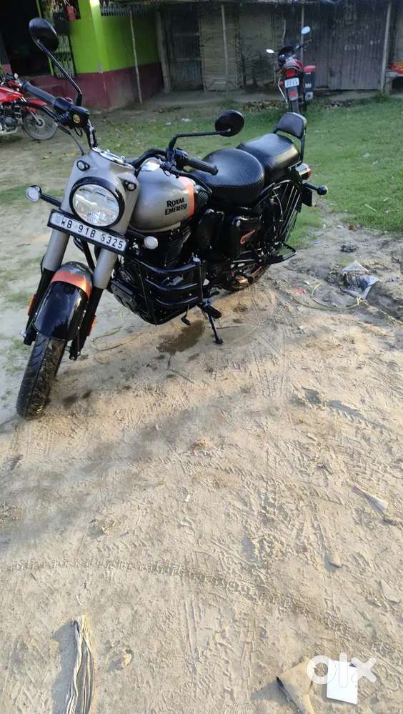 Brand new sab kuch naya hai bass majboori ke waja se bech rahe hai