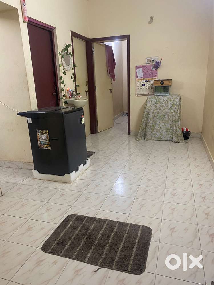 Sharing room for bachelor male