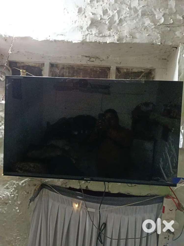 Salora led frem less 45 inch 2 month old only