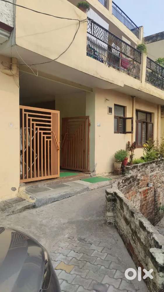 Room+ bathroom semi furnished