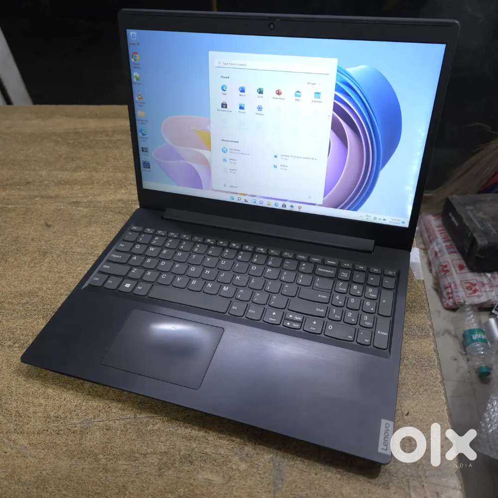 Lenovo core i7 8th gen 8/256 ssd.