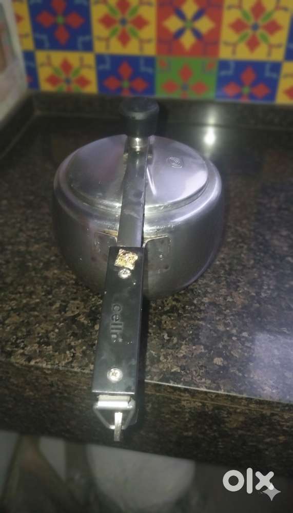 Kadai 2 and one cooker for sale