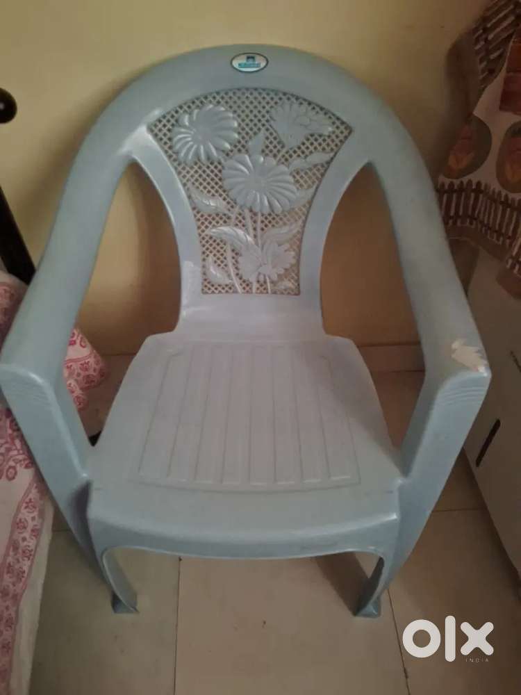 Nilkamal chair set of 2