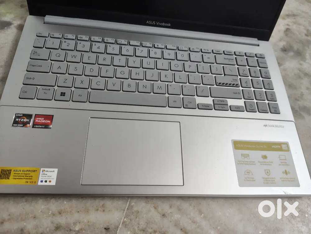 ASUS Vivobook Go 15 AMD Ryzen 3 Quad Core 7320U - 512gb ssd