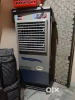 Cooler with stand