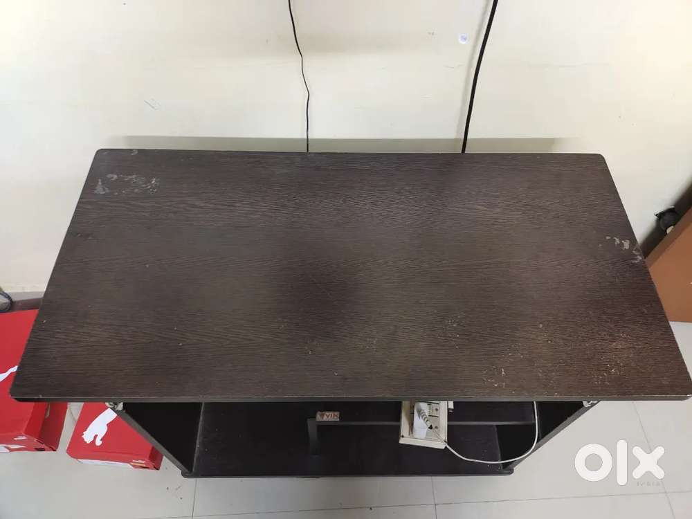 Computer table