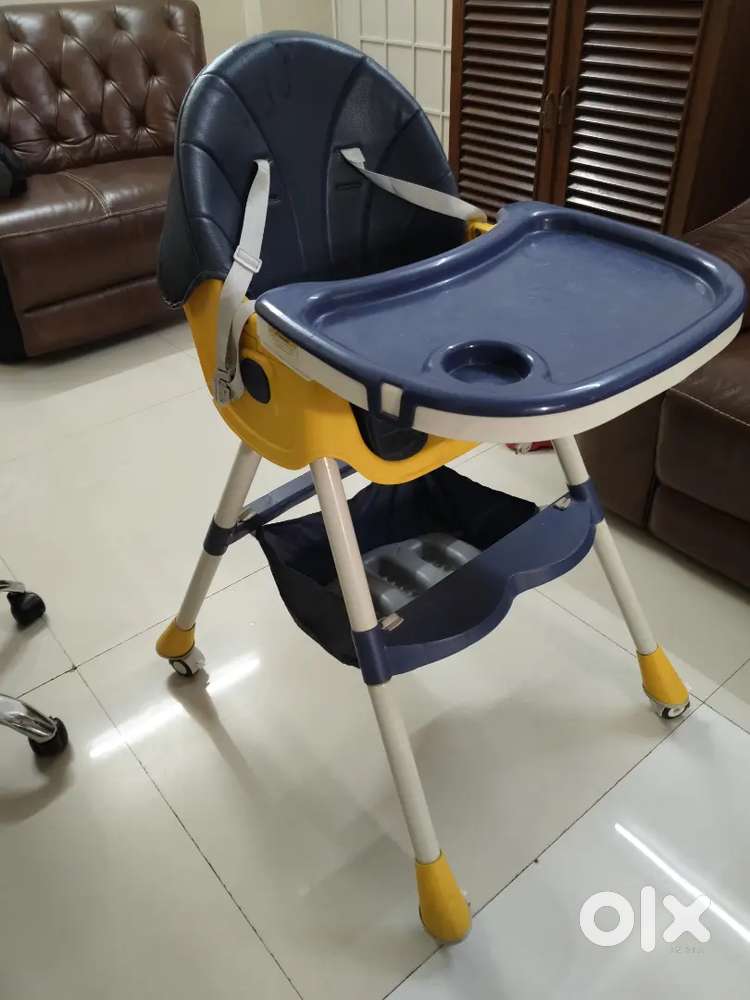 Kids feeding chair