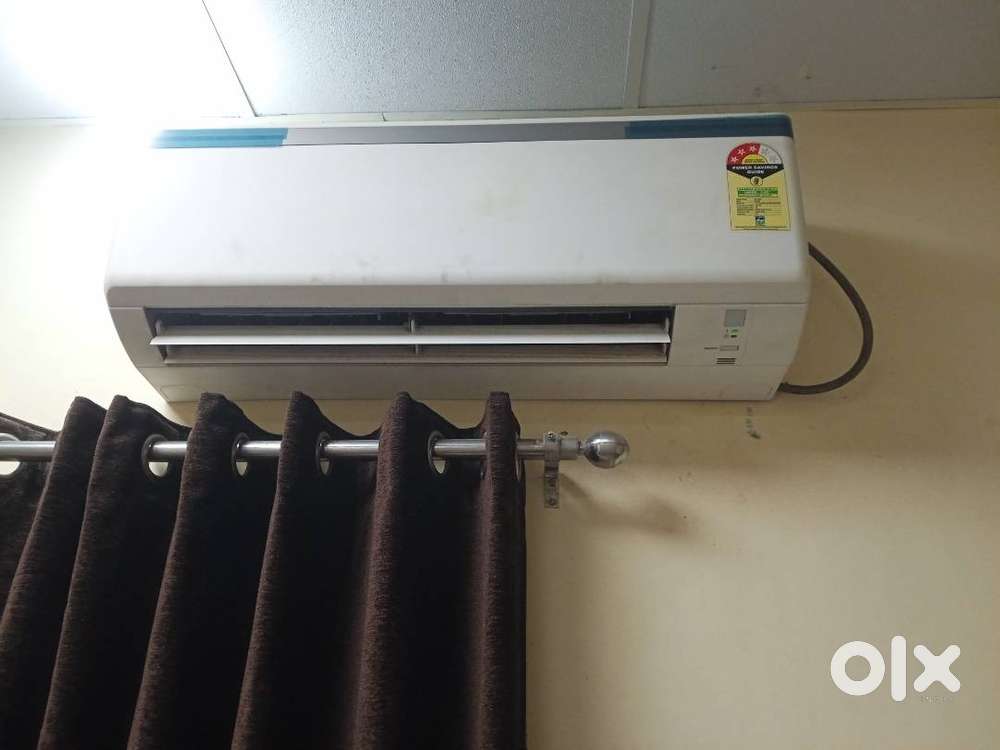 DAIKIN INVERTOR SPLIT AC ( 3 star ) 1.5 TONNE 2 YEAR OLD ( Not used )
