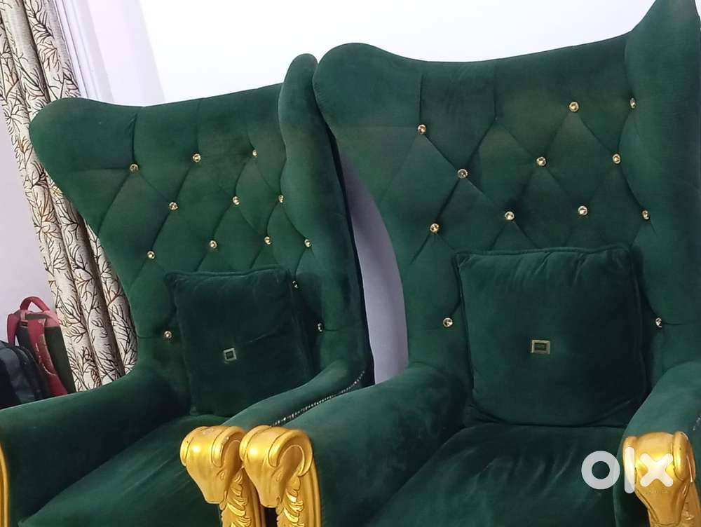 1 pair King sofa dark green color less used fix price 10000