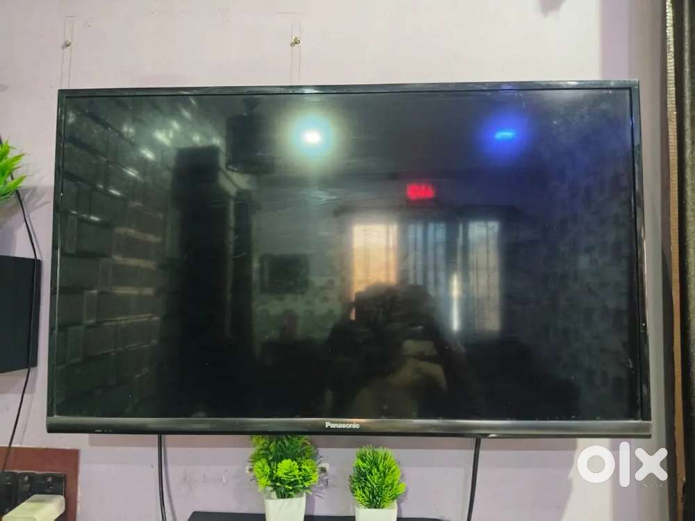 panasonic tv model no th-32CS510D LED TV