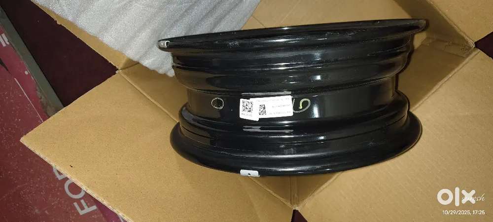 Maruti suzuki swift 2025 (14 inch wheel rim black)