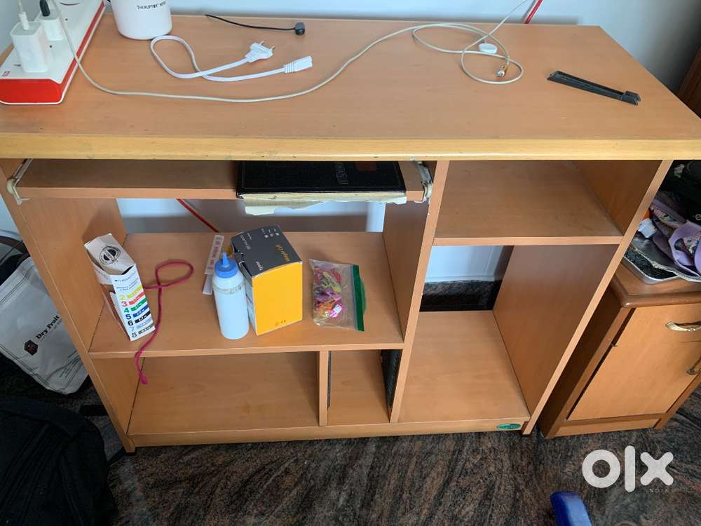 Computer table