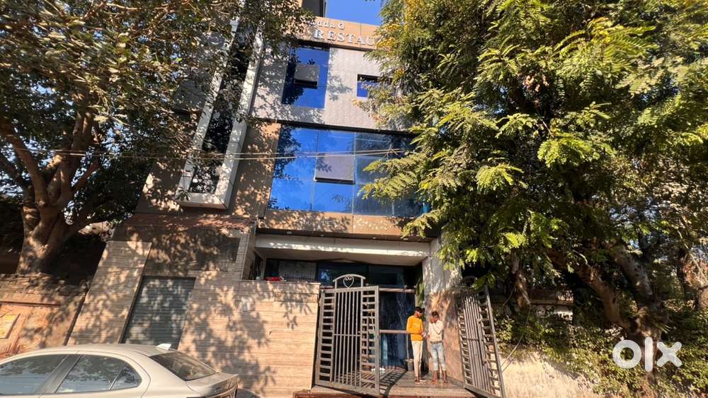 4900 sq feet 3- Floor commercial building for rent