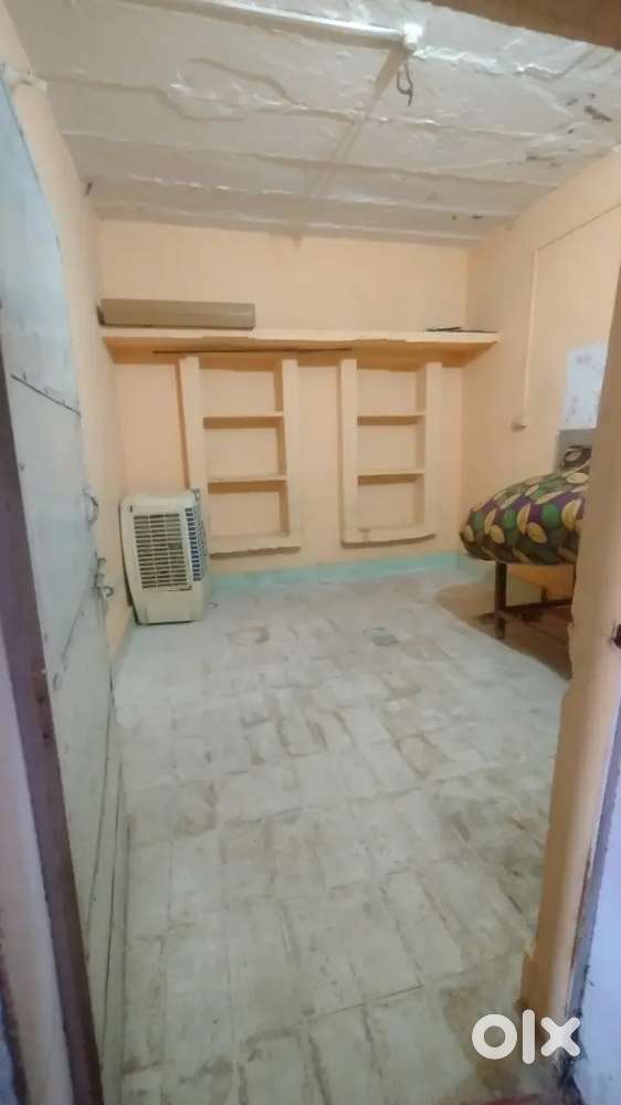 Mujhe room kirae se dene Hain family student koi bhi le sakta hai