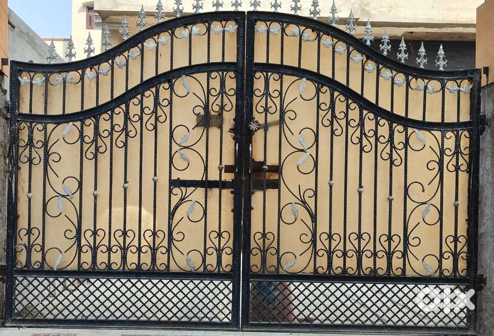 Old heavy iron gate