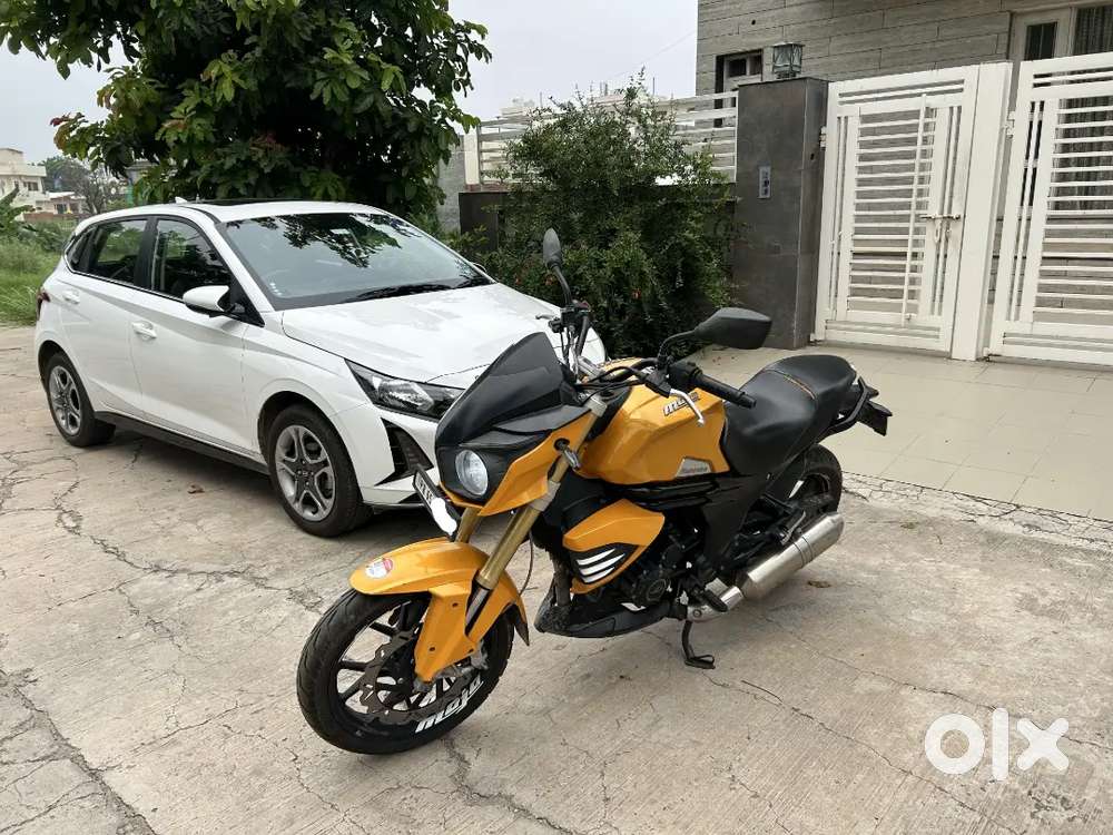 Mahindra Mojo XT 300