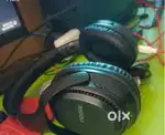 Noise. Headphone 3 with weird cabblee. Original