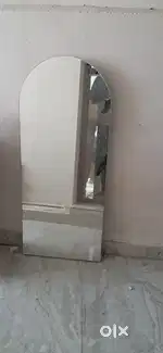 Mirrors for dressing table