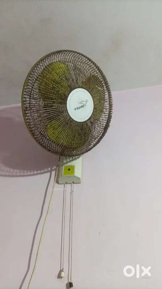 Used ceiling fan, 4 nos, wall fan 1 no and jhoomer light for sale.