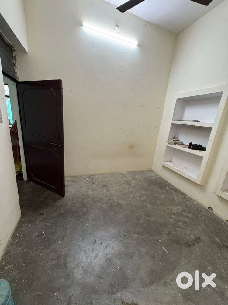 Independent Room on Rent 4000 with Electricity