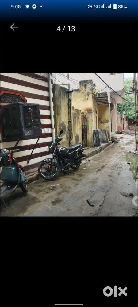 Good house 2 site opan gali hai gali 6 feet ki hai total 6 kamre bane