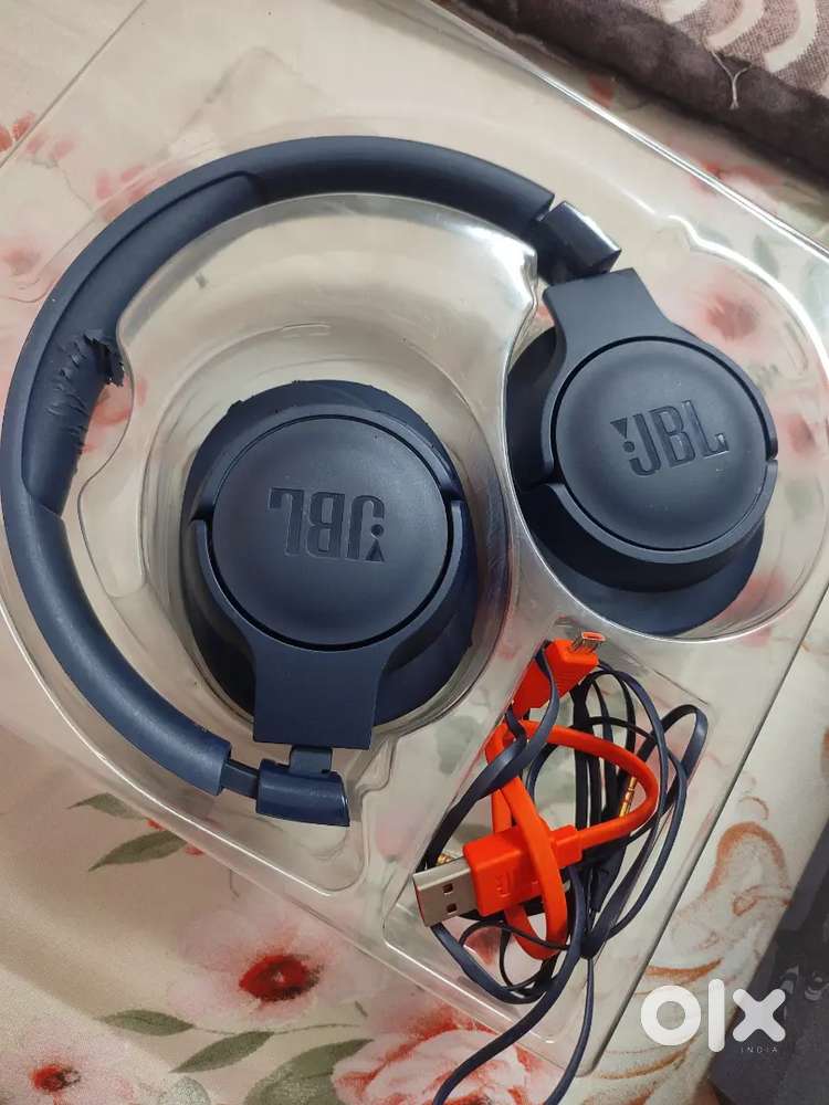 JBL Tune 700BT - in mint condition