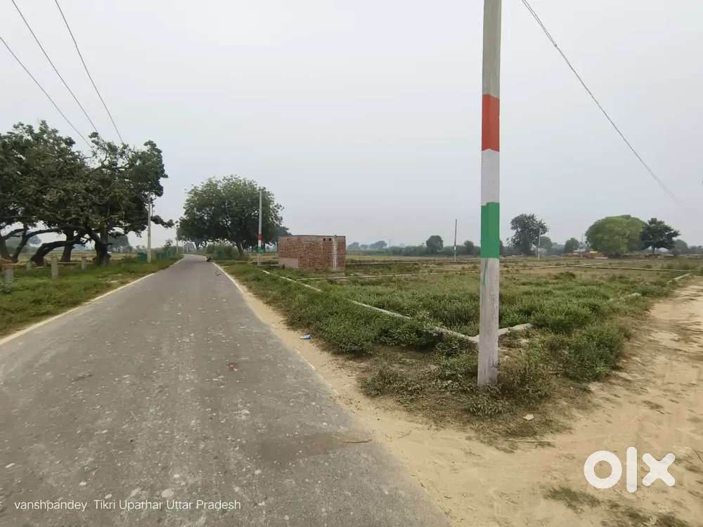 Chandra shekher college ke pass plotting ki main road par